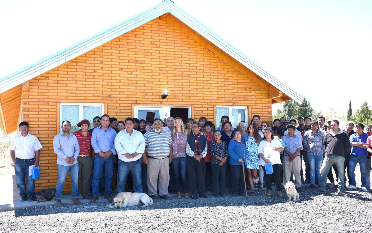 Klemensiewicz's tweet photo. Visitamos las intervenciones de #Hábitat en las distintas comunidades mapuches del Departamento de Zapala, #Neuquén, que comprenden el mejoramiento y construcción de viviendas y núcleos húmedos para que  más de 8.000 argentinos vivan mejor 🇦🇷👏🏻 https://t.co/bVrrPTR4W3