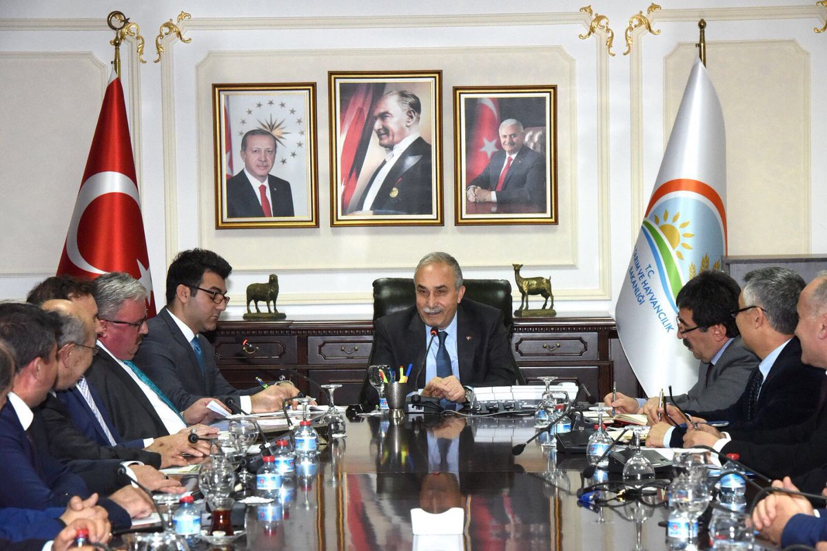 Bakanımız <a href="/aefakibaba/">Dr. Ahmet Eşref FAKIBABA</a> Türkiye Süt Üreticileri Merkez Birliği Yönetim Kurulu Başkanı Tevfik Keskin, Yönetim Kurulu Üyeleri ve İl Başkanları ile hayvancılık ve süt sektörüne yönelik çalışmaları değerlendirdi.