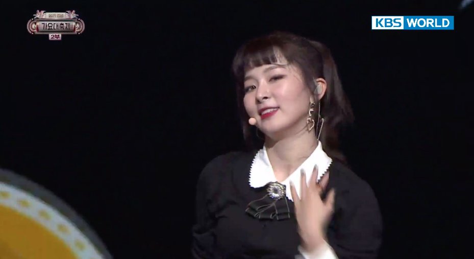 soompi's tweet photo. #RedVelvet finishes up with a performance of "Red Flavor"! https://t.co/WJ3UtSCZbv