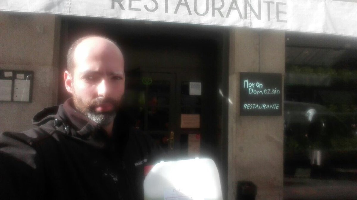 kitchenconsult_'s tweet photo. Si necesita detergente para tu horno #MyChef de @distform no te cortes! Llámanos!! ( si necesitas el horno también 😜 ) hoy en @FlorenDomezain y @LuboraMadrid https://t.co/d9dwQG5HmV