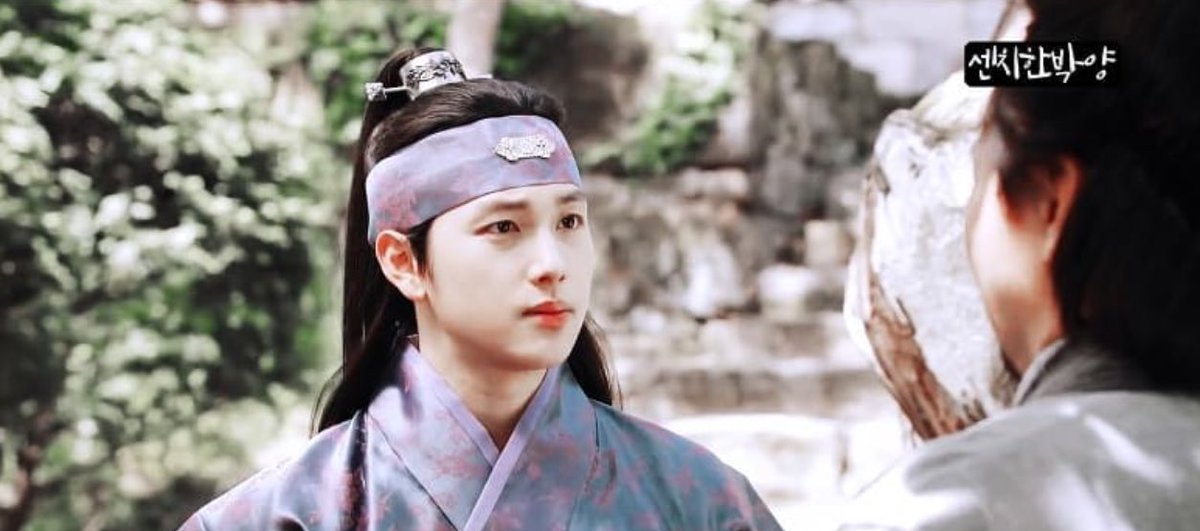 moraven12's tweet photo. I guessed early on but this scene with Won and Teacher Lee was the moment I knew for definite....The King in Love was going to stand alone in the end. 
#thekinginlove #TheKingLoves #Siwan #Yoona #WonSan #DisappointingEnd https://t.co/sNMj3LidDN