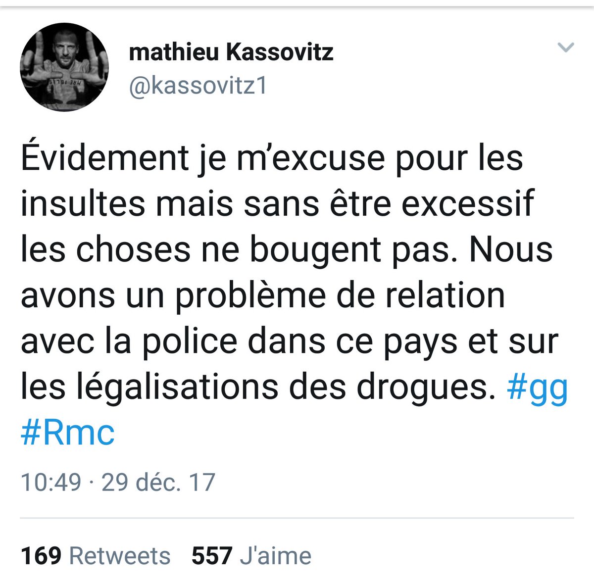 patricecharles's tweet image. Carrément quoi 😊 #Kassovitz présente ses excuses à la Police pour préparer sa défense en #Correctionnel 
#SoutienPolice