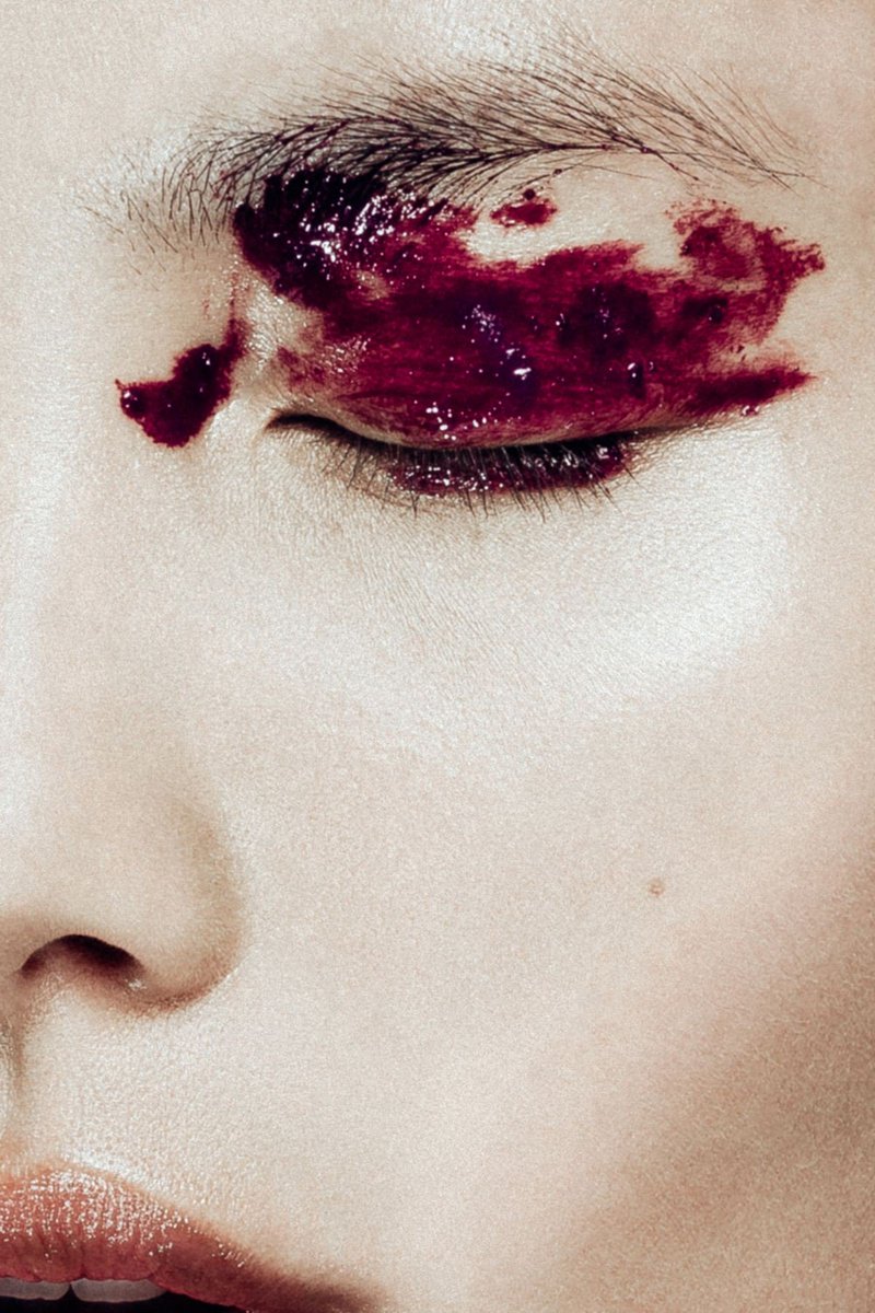 Tʜᴇ ꜱᴛᴀʀᴛ ᴏғ ᴀ ᴄᴀʀᴇᴇʀ 

Once Riley Marshall discovered her passion for art and cinema, she enrolled at Cinema Makeup School, Los Angeles, for cinema makeup artist studies.

After she graduated of the school, Riley started working on the set of several movies in the US.