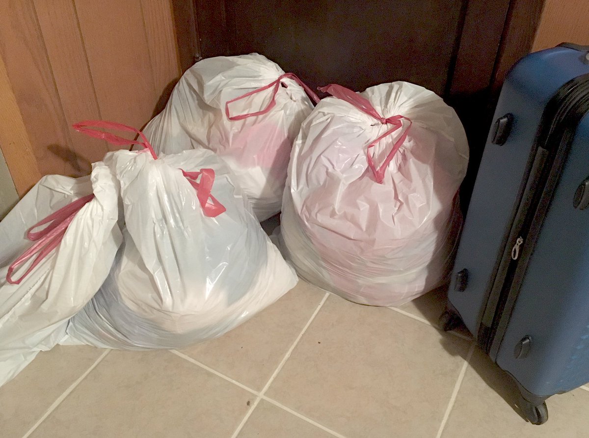 AnthonyVSpano's tweet photo. With the cold weather among us it is important to remember those who are in need of warm clothes. Clean out your closets, make your way to places to give back. Call @HelpNetworkNEO at *211 for more info on those organizations. #helpingpeopleinneed #caringforourcommunity https://t.co/WhxsOjxDiF