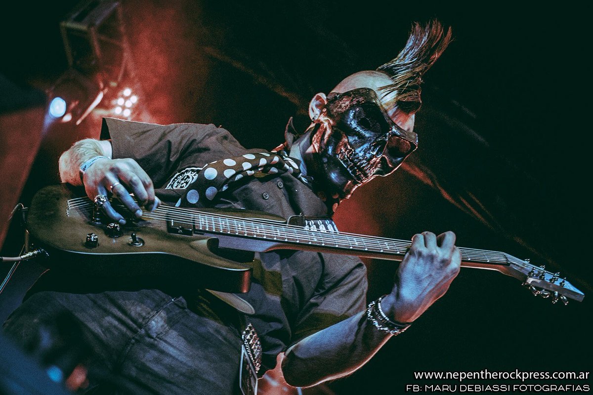 Inazulina's tweet photo. Brillantes fotos @MaruDebiassi los 20 años @IcarusMusicarg teloneando a @LacrimosaBand @HEADBANGERSLAT @EduRyR @CFRcesar @metalizadosvivo https://t.co/wW5QwHHrTD