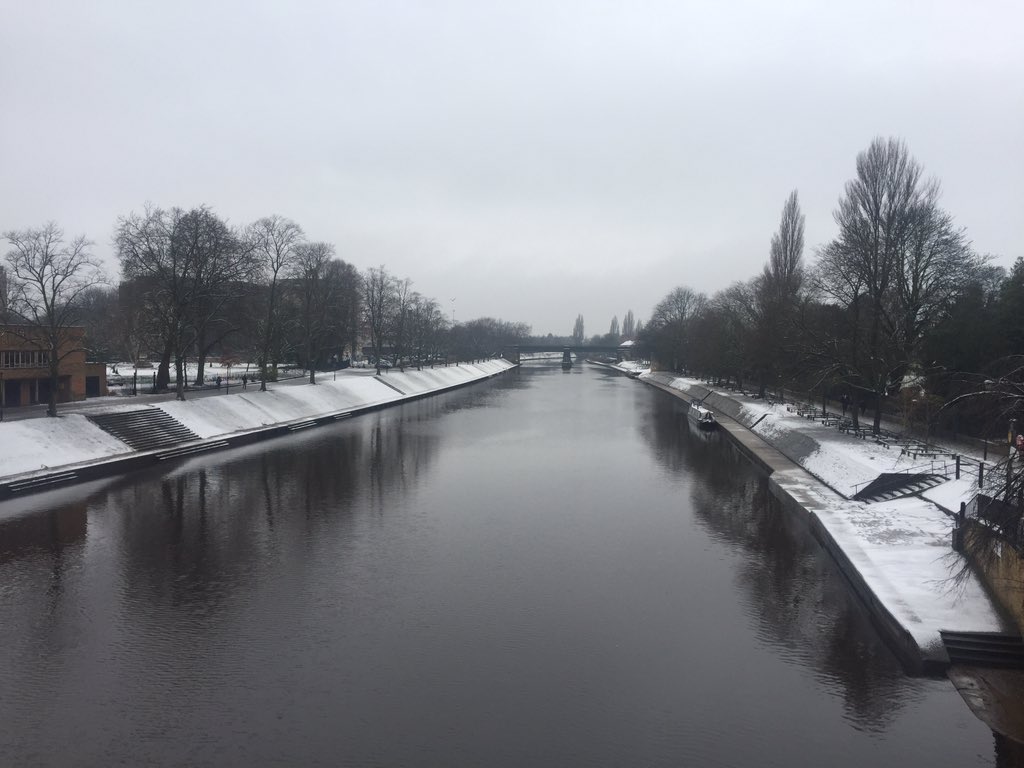 CityofYork's tweet photo. Doesn't #York look amazing in the snow?! Our @yorkgritter team have been keeping city centre footpaths clear for those wanting to have a look around! https://t.co/VK3dPG6DiX