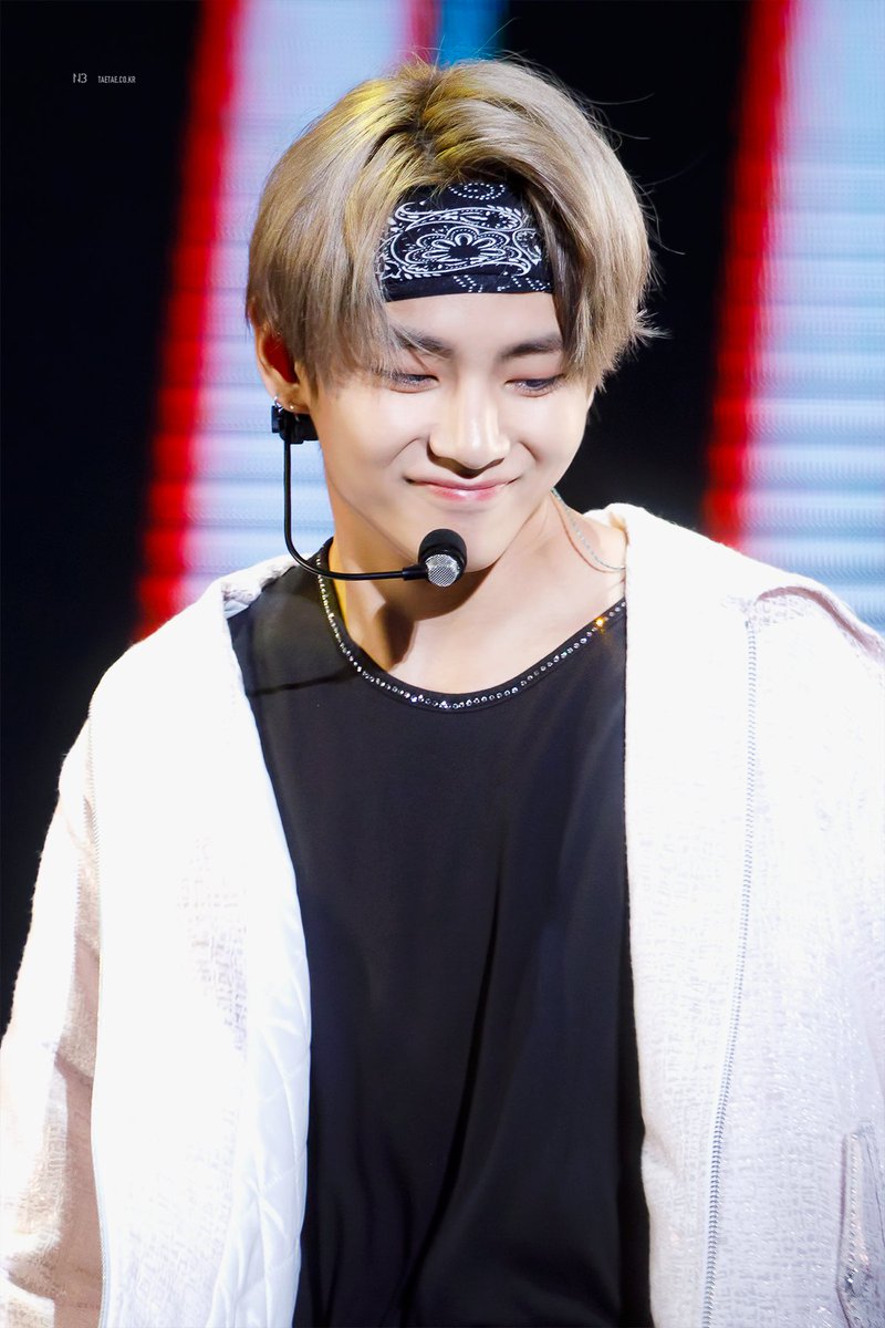 wangcoco97's tweet photo. 태태오빠  23번째생일 축하해요 💜💜
태아나줘서 고맙고 방탄이라서 고마워요 
팬이라고 너무 자랑스러워요 앞으로도 응원할게요 생일 축하해요 사랑해  ❤❤ @BTS_twt 
#HappyVDay 
#Veautiful_DAY
#HappyVirthdayTae https://t.co/1bBmp2Vwv6