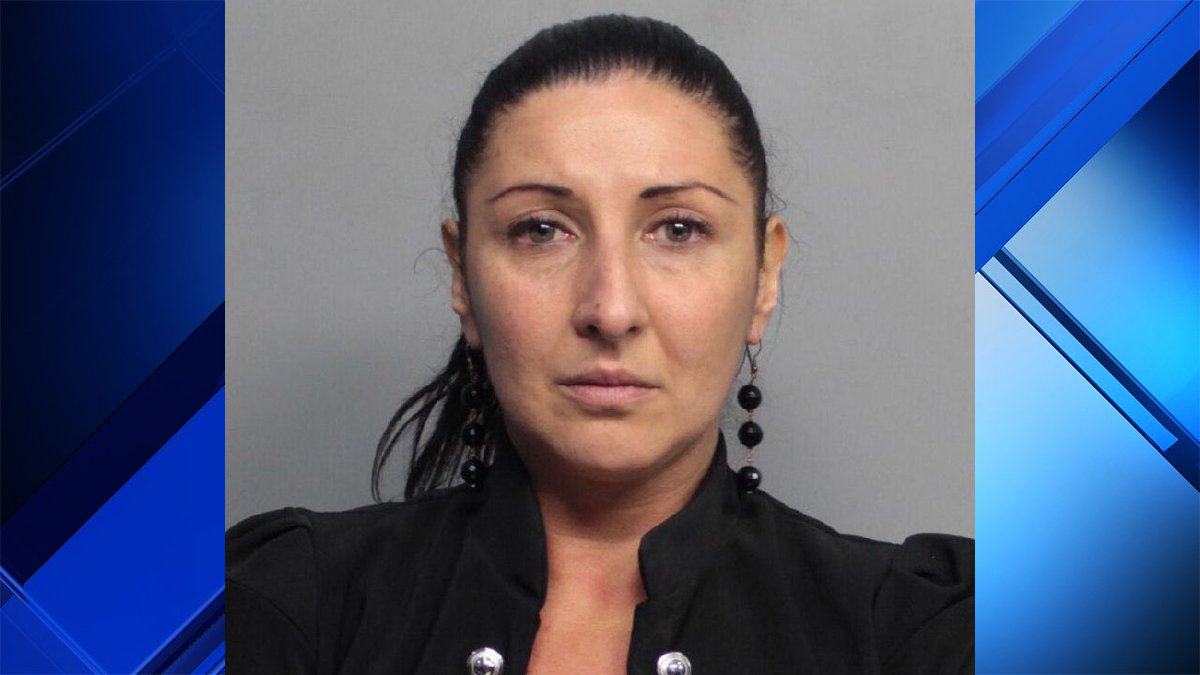 Police: Miami Beach landlord steals from tenant, offers to return items for cash bit.ly/2pW5yld?utm_so… https://t.co/5NGGJL0zJ9