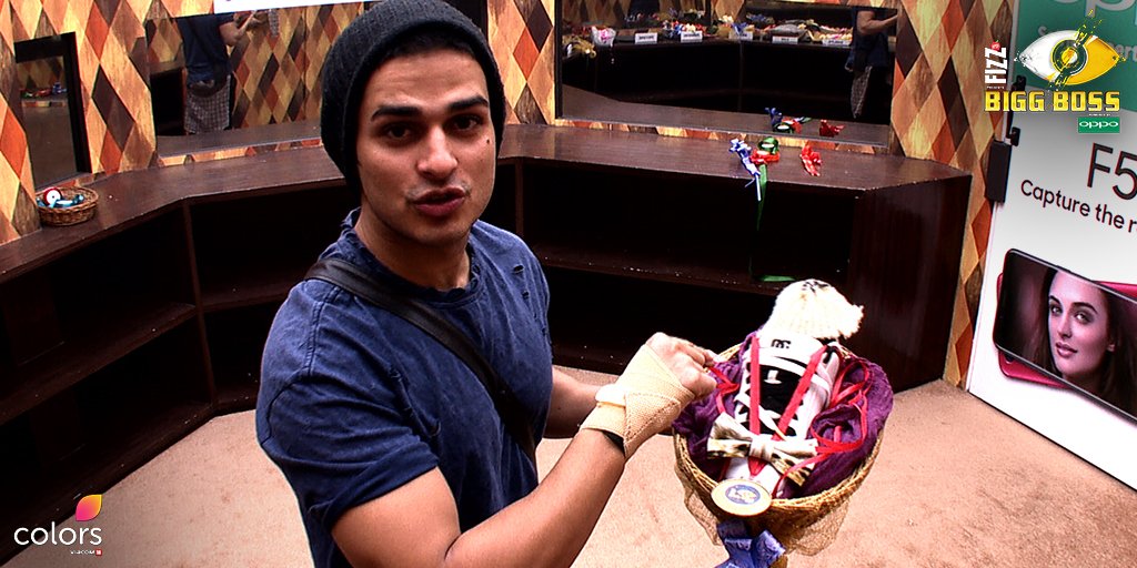 BiggBossInfo's tweet photo. #BiggBoss11 Exclusive: #PriyankSharma has been eliminated from the house. https://t.co/cBLtEsQmHG