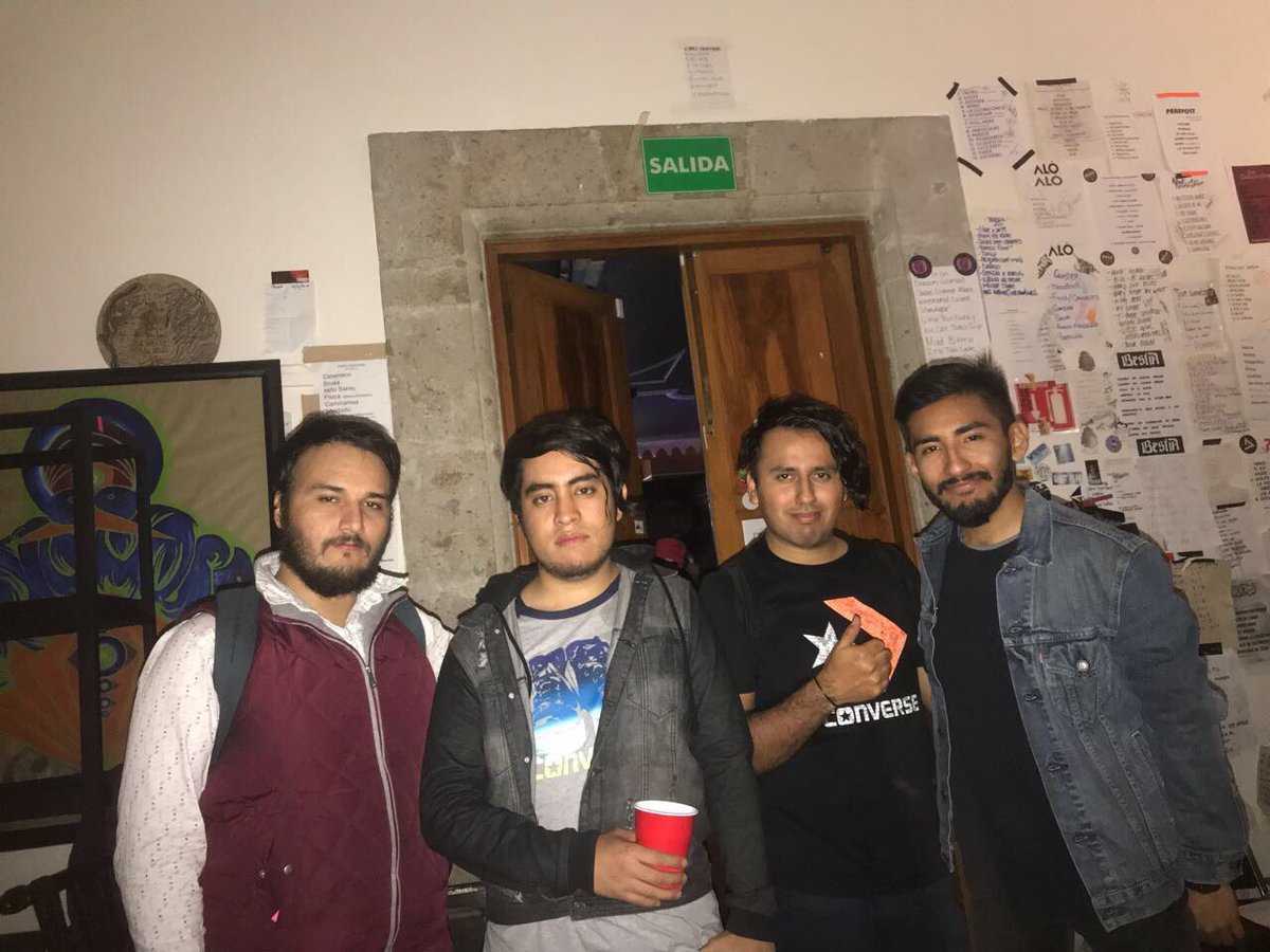 SymbioteAlva's tweet photo. @Tripodeband despues del toquin #rock #amigos #tripodeband #YaCasiEs2018YTu #musica #2018 #FelizAnoNuevo @_JessieHS @jonazoids @KarlosGvR https://t.co/XeqXANVLA3