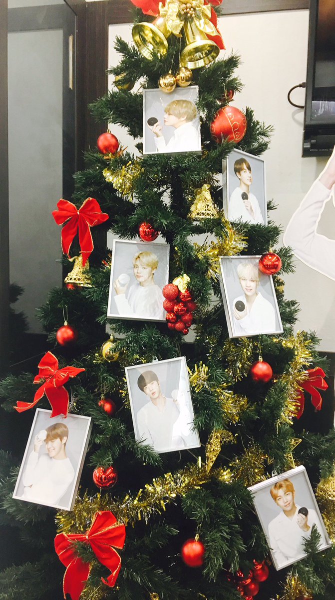 新大久保キメてきたんですけどツリーはそろそろ片付けた方がいいと思う