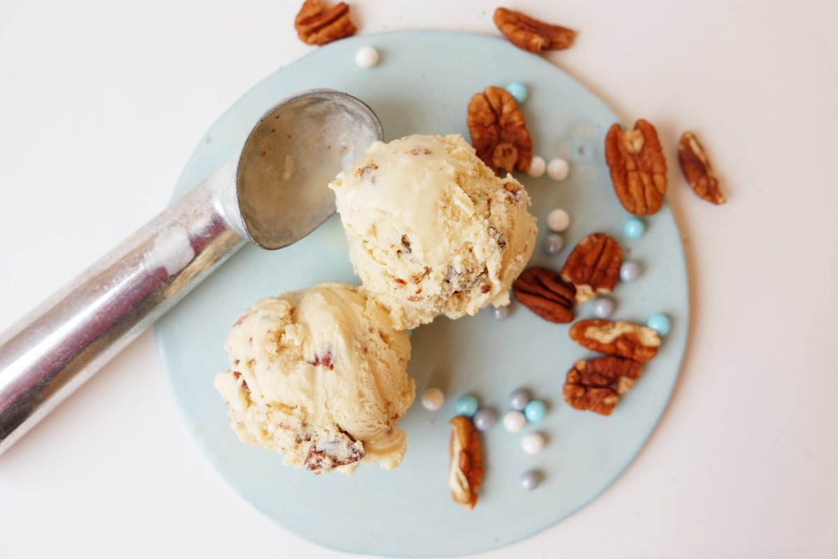 fourallicecream's tweet photo. #FeatureFlavourFriday are these perfect holiday classics: Oh My Darling, Clementine! Sorbet and Maple Spiced Pecan. Get them in scoops &amp; cubes at the Tasting Room today from 12-7pm! https://t.co/On5NGn8c0t https://t.co/CF8yOO1xSi