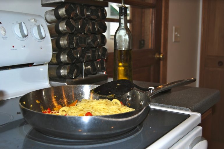 effortlesschefs's tweet photo. This week, our test kitchen is working hard on a delicous new pesto pasta recipe for your whole family to enjoy!  #testkitchentuesday https://t.co/SGrcq7FvRI