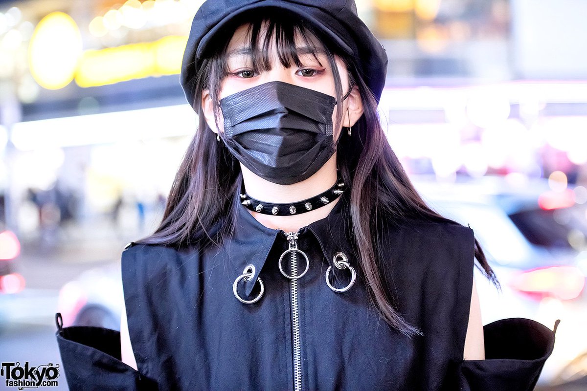 14-year-old Kaya (@kaya127s) on the street in Harajuku after dark