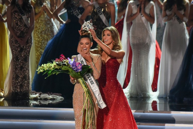 reinauniversal1's tweet photo. 1 Mes ✨❤️ #MissUniverse 2017 https://t.co/dcpUZkWa4h