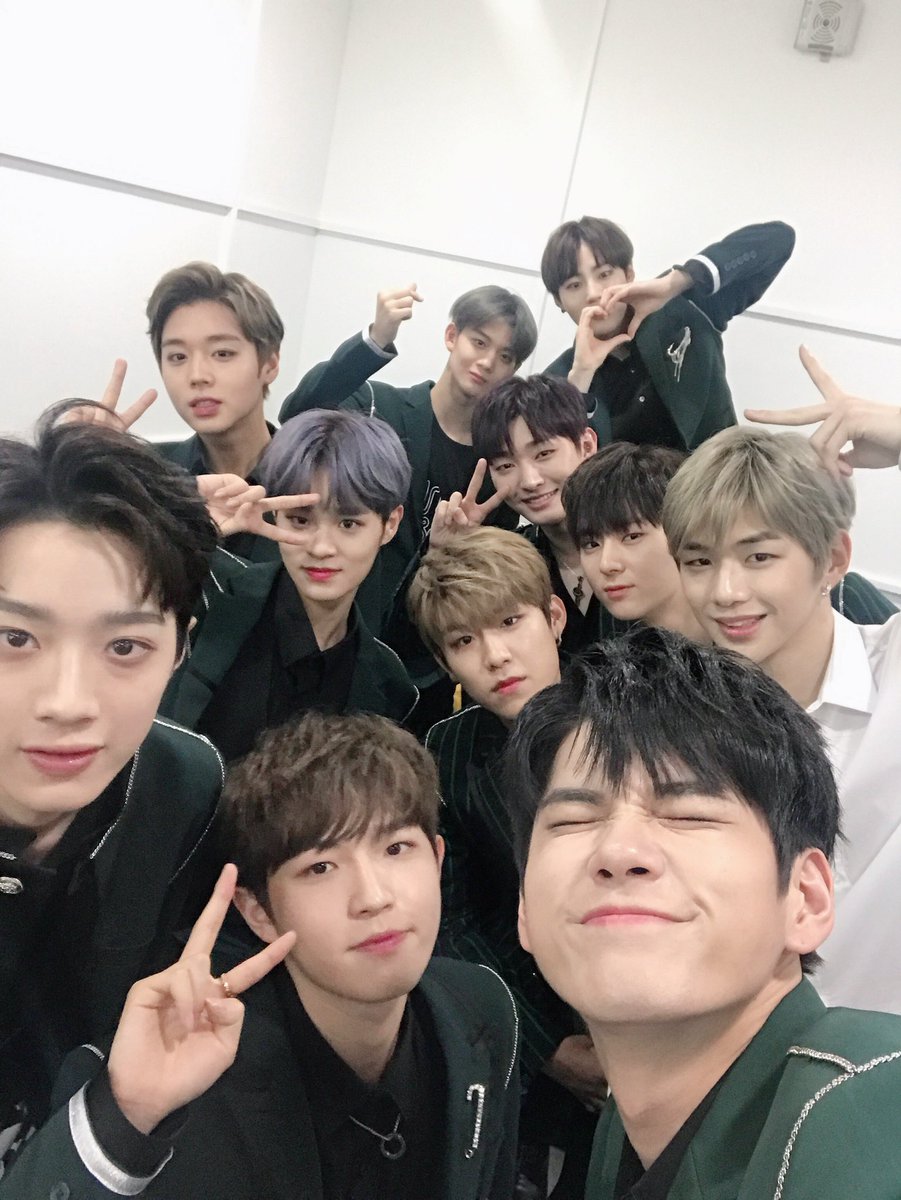 WannaOne_twt's tweet image. [#워너원데이] ‘2017 KBS 가요대축제’ 무대를 위해 특별히 준비한 에너제틱-NEVER-활활-Beautiful-나야 나 연속무대💃🏻 MC다녤도 수고했다녤👏🏻👏🏻 #레드카펫_재밌어서_좋아해요