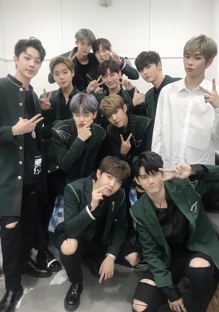 WannaOne_twt's tweet image. [#워너원데이] ‘2017 KBS 가요대축제’ 무대를 위해 특별히 준비한 에너제틱-NEVER-활활-Beautiful-나야 나 연속무대💃🏻 MC다녤도 수고했다녤👏🏻👏🏻 #레드카펫_재밌어서_좋아해요