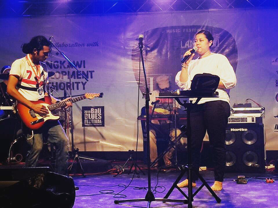 Apher0's tweet photo. Langkawi International Blues Roots ASEANA @ #LIBRAFest2017 come and join us ! Letโs watch an awesome international & local blues musicians performing for this events ! Donโt missed out! #Langkawi #events #musician #BluesRoots #ASEANA https://t.co/If1Y0ERw99
