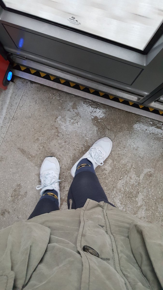 Lusi_bas's tweet photo. Yesterday for the first time I didn't honestly care what people think about me. I felt absolutely ok with wearing my old gym leggins and batman socks. 
#dontletothersruinyourday #whoruntheworld?Batman! https://t.co/XTTCUOG0QZ