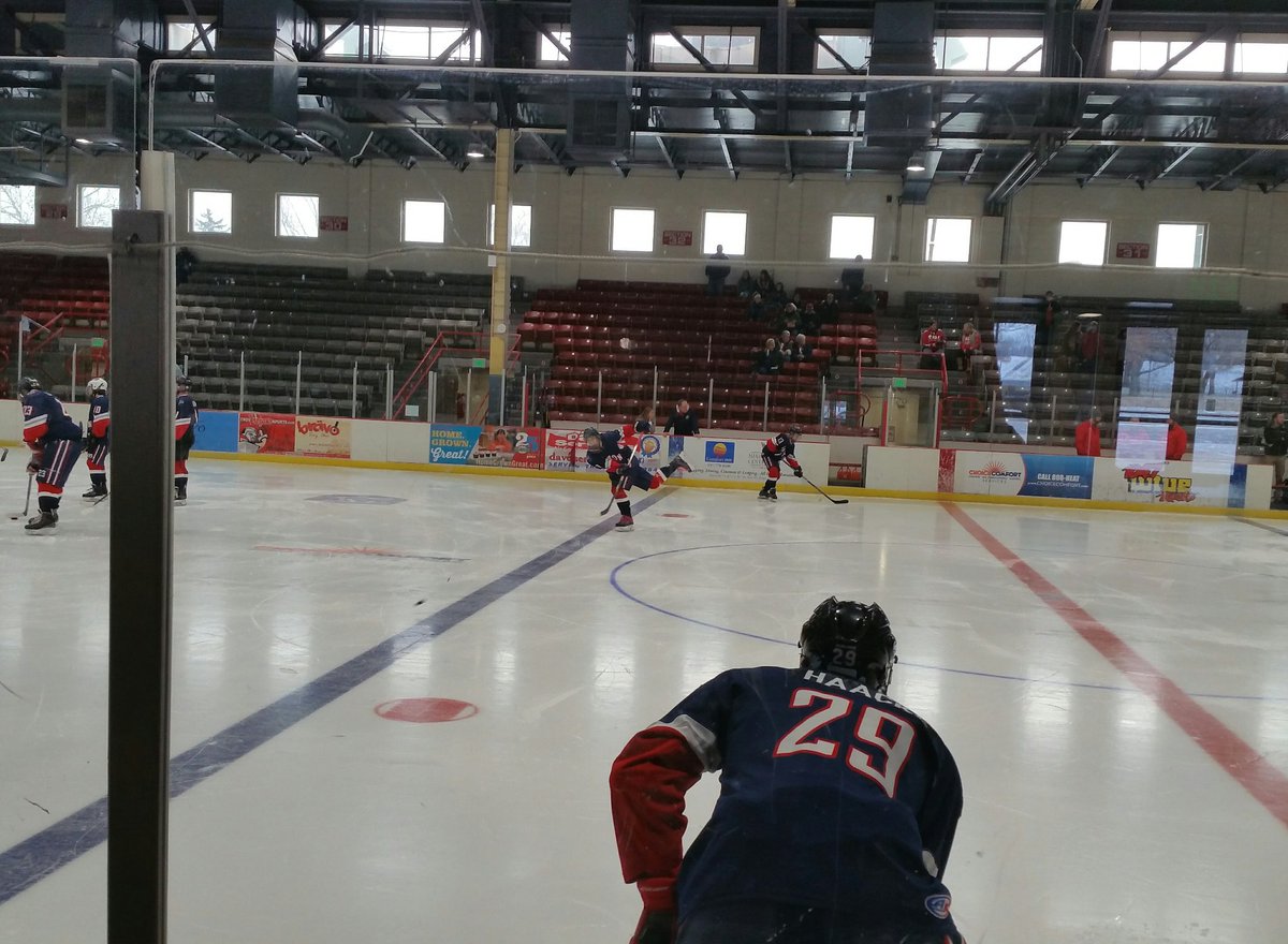 theleewmowen's tweet photo. If you know me, I'm a big logo and jersey/sweater person. These Dayton Stealth tops are awesome and remind me of the Dayton Bombers and Flyers tops. #JerseySearch #HelloDayton https://t.co/xe4M2wlyuX