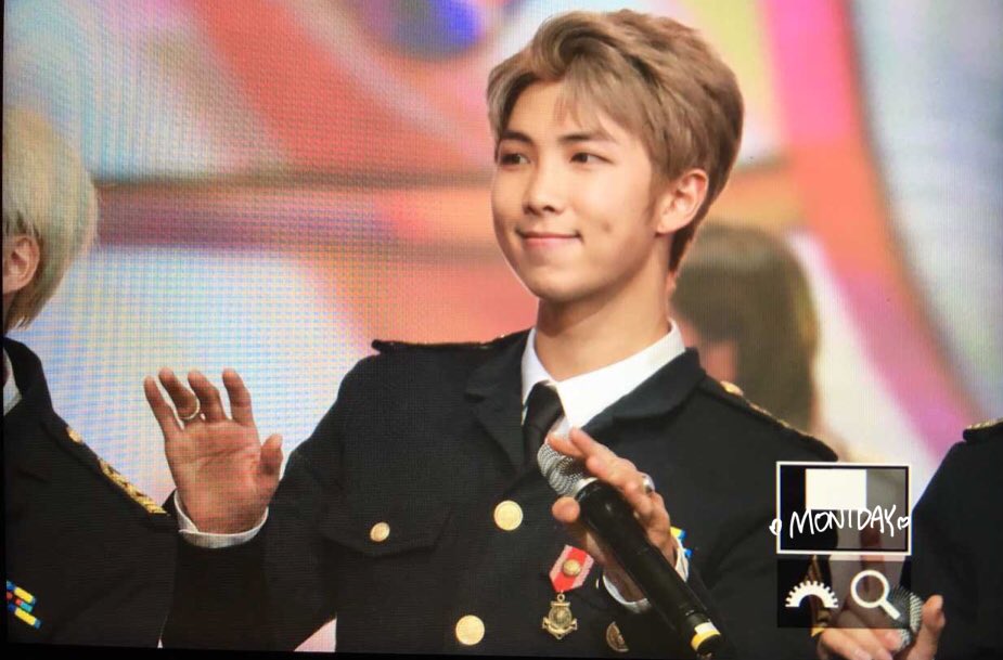 몬이데이*･ tweet media