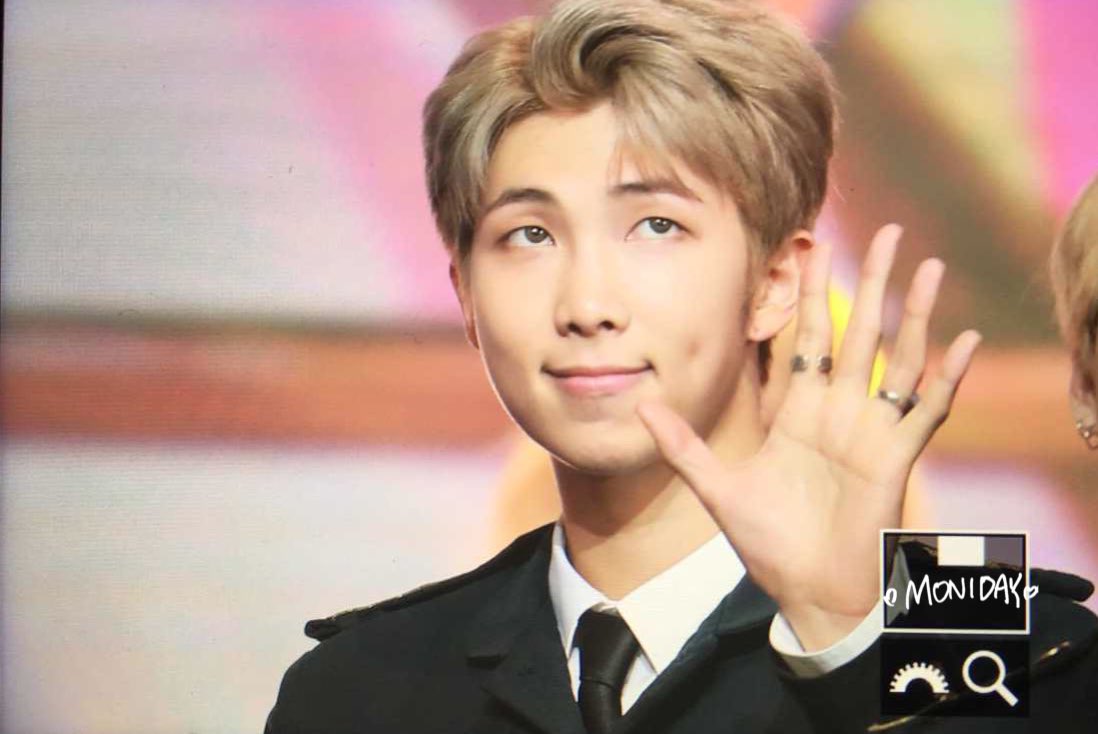 몬이데이*･ tweet media