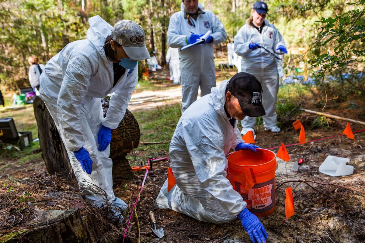 RealNCIS's tweet photo. #YearInReview 
Goose Creek, Hanahan &amp; North Charleston PDs; @BerkCoSheriff &amp; Berkeley Co Coroner's Office; @ChasCoSheriff; @TeamCharleston Security Forces; &amp; the S.C. Dept of Natural Resources participated in a #NCIS body recovery course Nov. 14 aboard Joint Base Charleston. https://t.co/rMV7y7DcGA