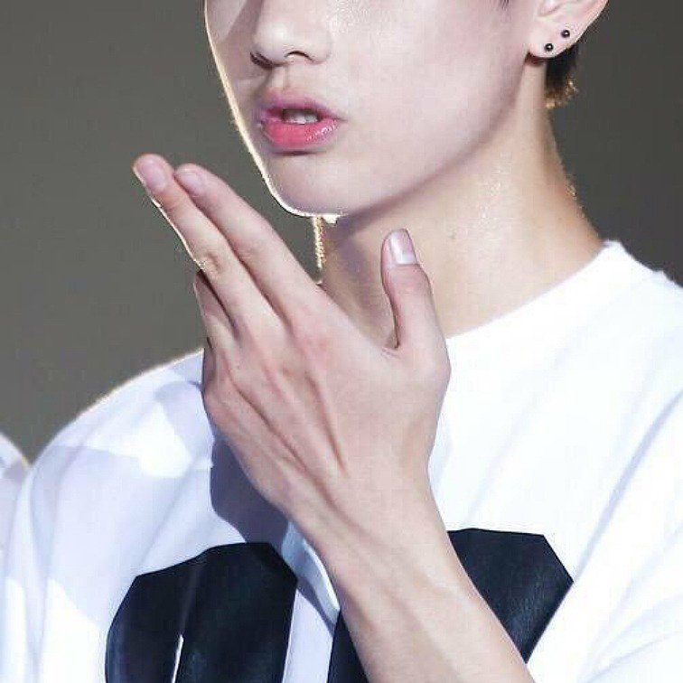 руки юнги из бтс. руки юнги из бтс эстетика. руки тэхена из бтс. руки бтс.