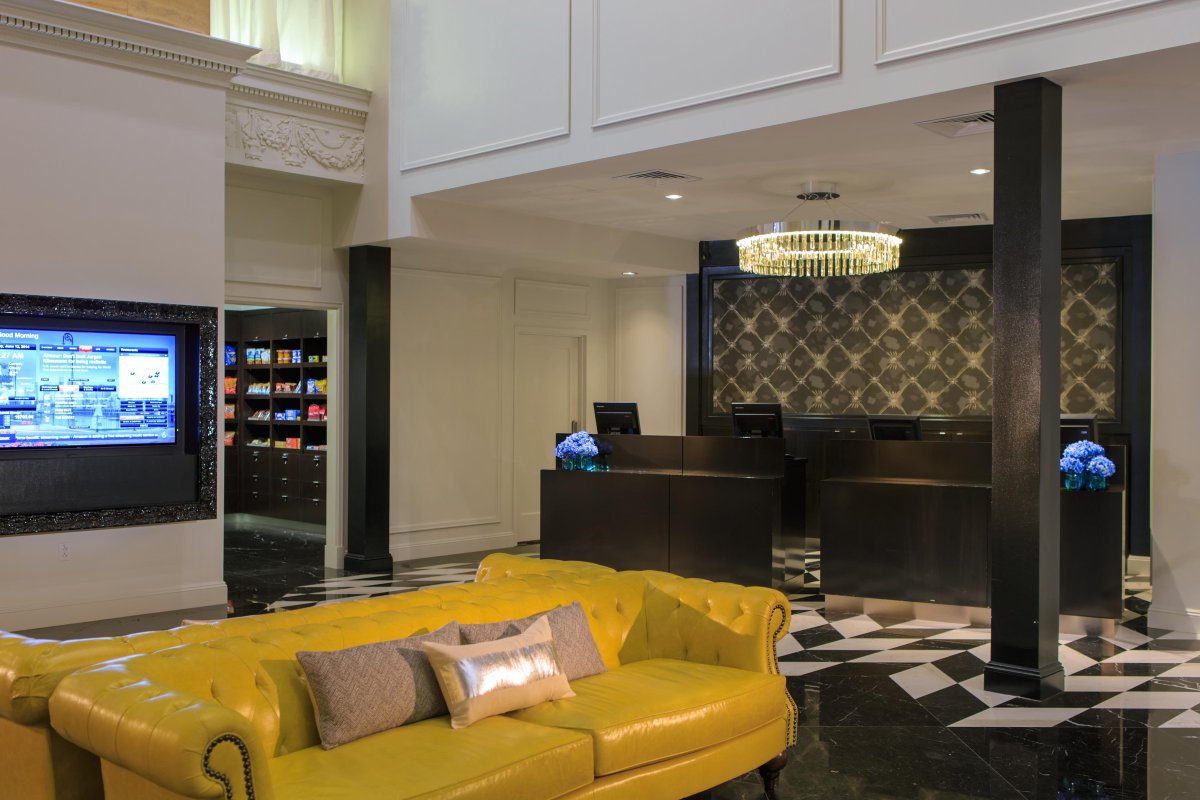 Chic meets comfort in our lively lobby. 
#CourtyardBoston