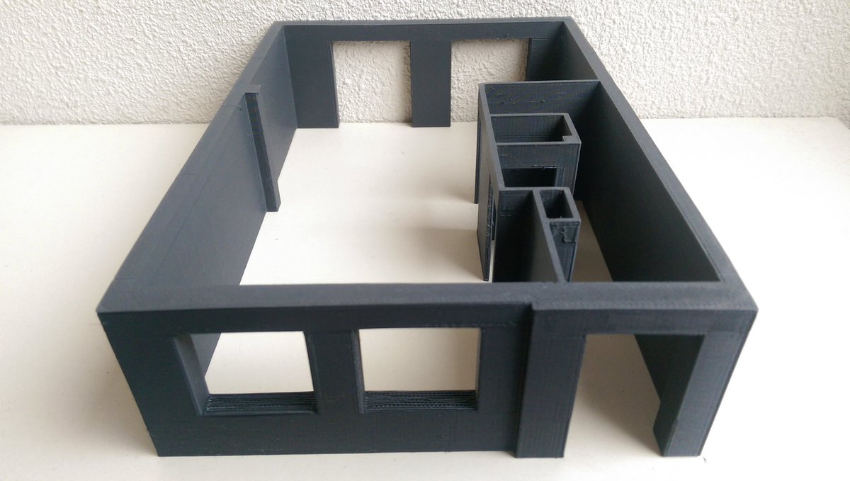3drene's tweet photo. Op de @Tripodmaker het 1e deel van een complete woning 3Dgeprint in schaal 1:50. Ook een maquette van uw woning? Contact mij! https://t.co/hVufdaOTDj