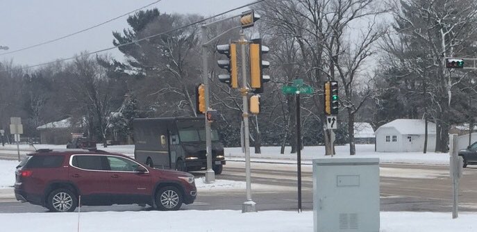 ZuikerPatrick's tweet photo. Engaged and focused on intersection safety in Stevens Point, adjusting to weather conditions and signaling intentions well in advance. @hilly91869 @carie_monroe @UPSPoint94 https://t.co/WMlnhozVMP