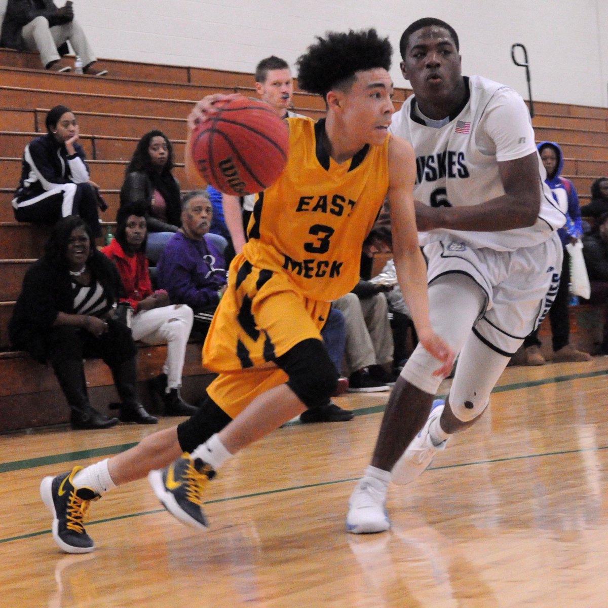 silverluxphoto's tweet photo. Boy's Varsity #Hoops Thurs Final HunterHuss 81 #EastMeck 69 at the #AshbrookHS Holiday Hoopfest #clthsbb #NCHSAA #NCISAA @emeaglesports @EMHSMBball @Coach_VMoore @langstonwertzjr #Nikon #sportsphotography 4/5 https://t.co/hpSYcnU23c