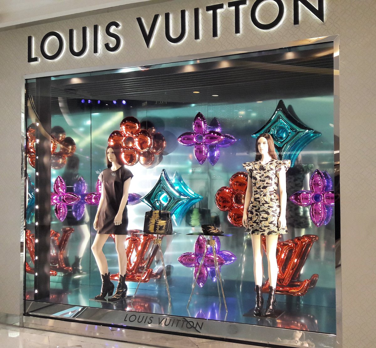 Visual Merchandising: Louis Vuitton