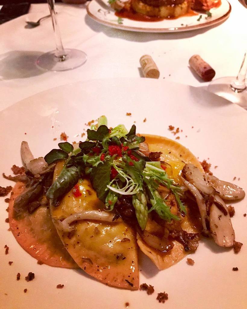 thedinnaladies's tweet photo. There’s nothing like a classic #northend Italian feast at #mamamarias to wrap up 2017! 📷: Lobster Pasta (silky pasta agnolotto filled with fresh Maine lobster, finished with wild mushrooms, and crumbled guanciale)
•
•
•
•
•
•
#thedinnaladies #nor… https://t.co/KA2zTkxTdx https://t.co/RcBQhHbmI3