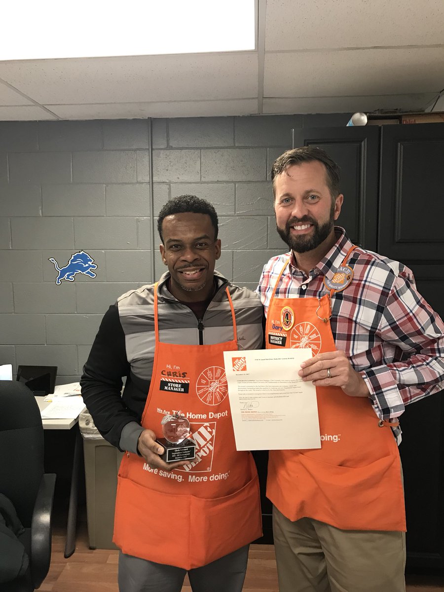 McFarrenGary's tweet photo. Congrats @chrisLsm2738 on winning the Crystal Apple Award for DS Fundamentals! I couldn’t be more proud of you! Thank you for living our value of Taking Care of Our People! #besthdudec2017 #differencemaker https://t.co/UtMUy02gHT