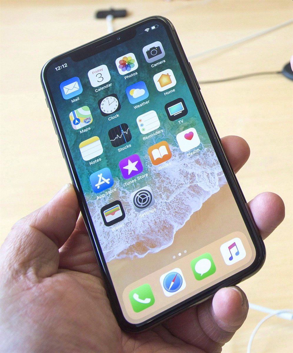 Apple apologizes for secretly slowing older iPhones: bit.ly/2C8S0sj https://t.co/g3TZfVdkvM