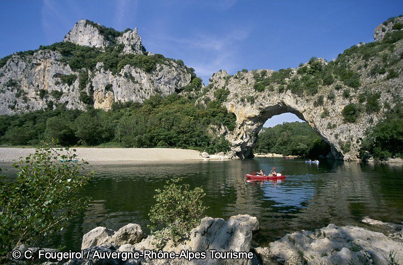 francediplo_EN's tweet photo. #Get2KnowFrance Fall under the spell of #Ardeche ! It’s a place of wonder that combines dramatic scenery, quaint villages and lots of history. Learn more ☞ https://t.co/IFVCZA8KIT https://t.co/019YUQtbsz