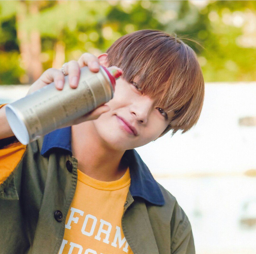 Mationles_min's tweet photo. Şarkı yazmakta iyi olmak istediğini söylemiştin...
Sonra 4 O'Clock gibi bir şah eserin mimari oldun. 
Evet başardın, çünkü sen Kim Taehyung'sun.
Göründüğünden daha fazlasısın...
#WePurpleUTaehyung
#VeautifulDay
#HappyTaehyungDay https://t.co/gNIyu0Qmyg