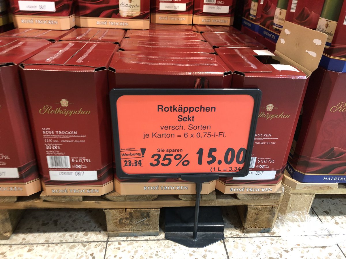 dj_forklift's tweet photo. @stoph_w Genosse Minister. Nur durch die konsequente Übererfüllung des Planes des VEB Sektkellerei Freyburg ist es möglich, im BRD Supermarkt den #Rotkäppchen Sekt zu günstigen Preisen auch für Verlierer des Kapitalismus anzubieten https://t.co/MG5jqEY6xx
