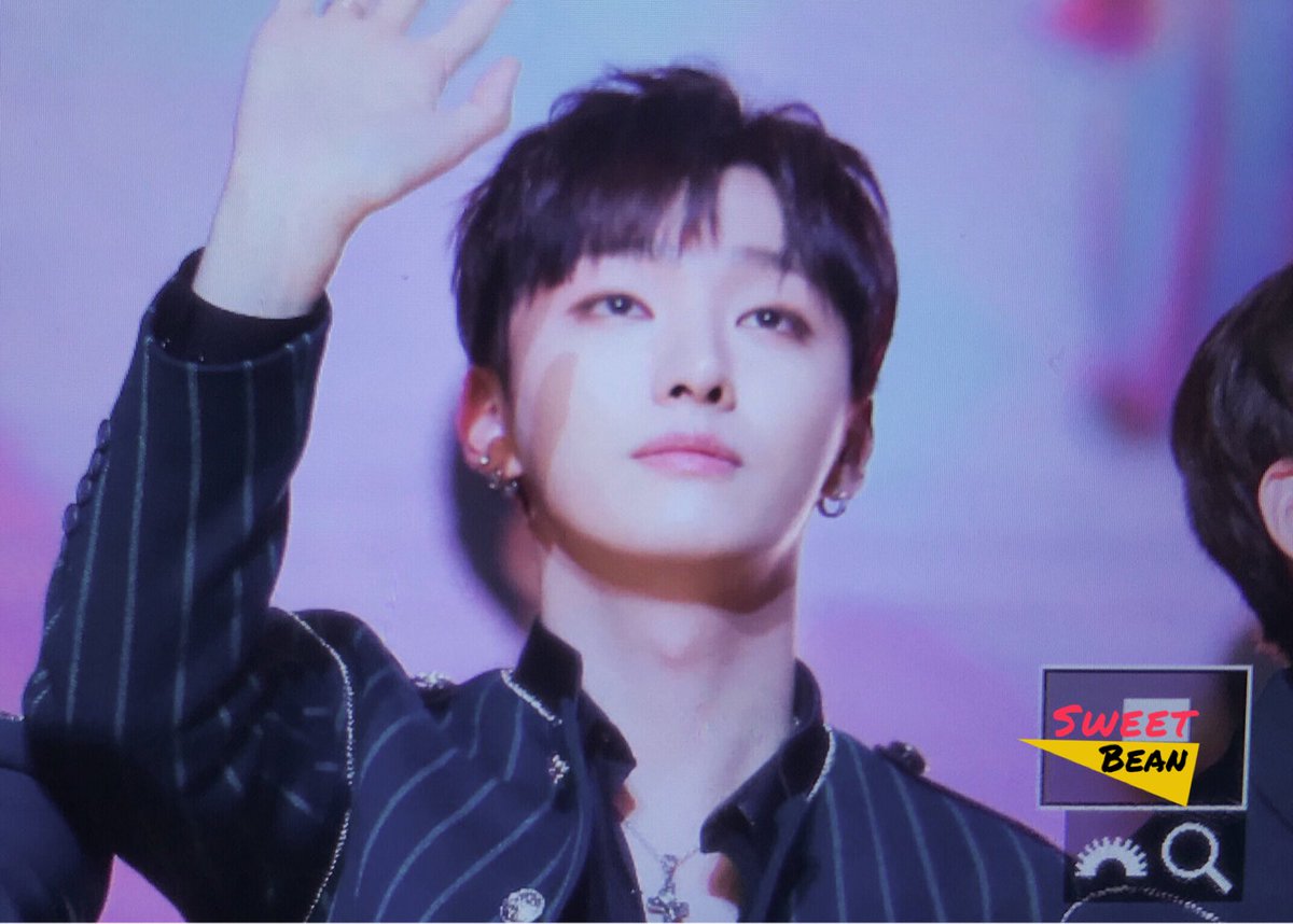 SweetBeanJS's tweet image. 171229 KBS가요대축제 
#워너원 #윤지성