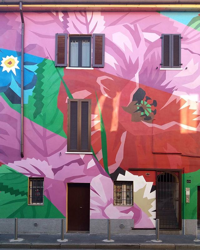 Colori in  via Ortica.
#milanodavedere
foto di 📷: <a href="/roberto/">◤✠◢ 𝚅𝚊𝚜𝚌𝚘 𝚍𝚊 𝙶𝚊𝚖𝚊 ◤✠◢</a>.bressani
