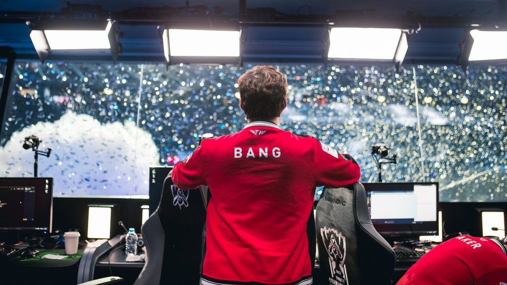 Thorin's tweet photo. Esports equivalent of the end of Fight Club https://t.co/KNDDUwSmnr