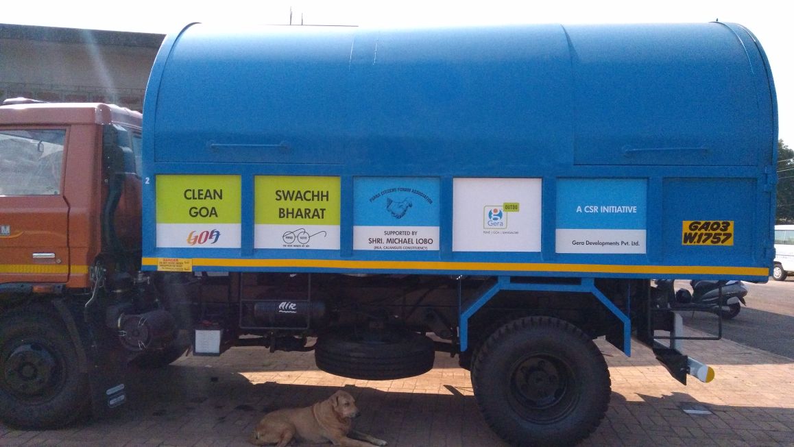 MichaelLobo76's tweet photo. Launched a truck for garbage collection in the presence of CM @manoharparrikar Minister for Revenue @RohanKhaunte. This will help in keeping internal roads from Sangolda to Calangute and from Porvorim to Calangute and Mapusa to Calangute clean #Together4Goa #NitolGoem #CleanGoa https://t.co/1ppJgFQotz