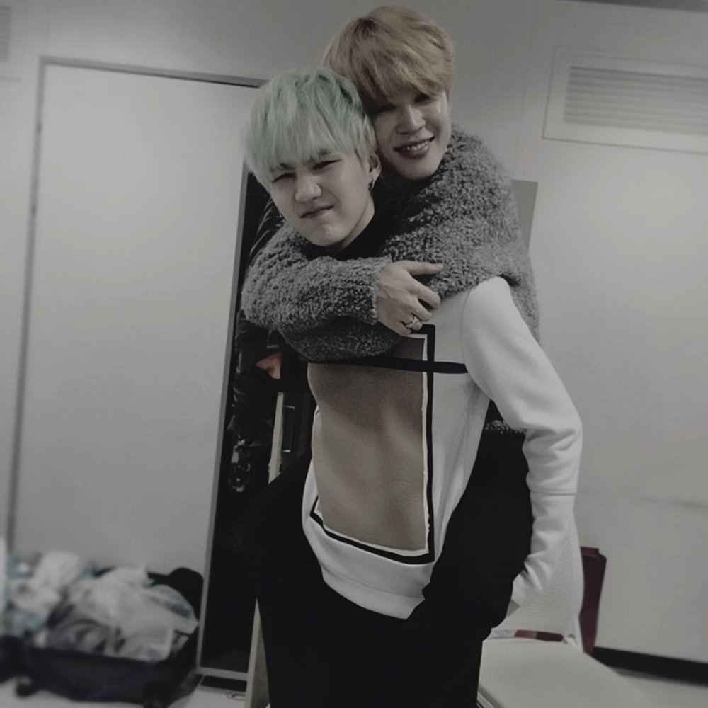 내 아기┊The universe aligned, brought us together, nothing out of line, everything's perfect for our happiness, swear it could last forever,
                                    cause you love me
                                      and I love you ♡.