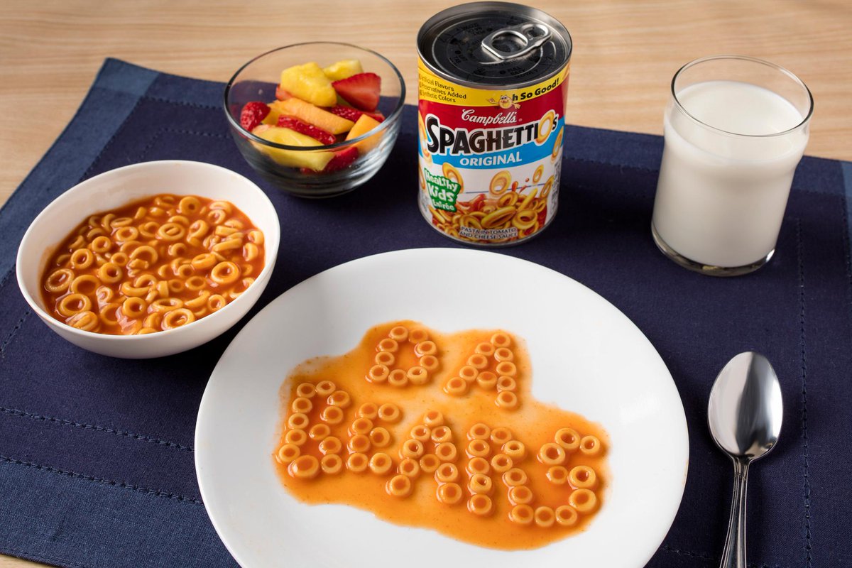 BearsLocal's tweet photo. Holidays are a time for family and traditions, @SpaghettiOs are both of those to us! #DaBears #BeAKidWithYourKid https://t.co/iQVvafUt82