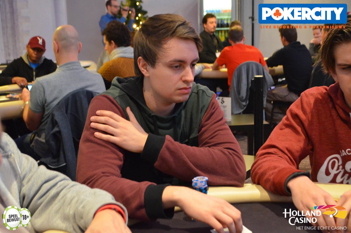 PokerCityNL's tweet photo. @PokerSeriesNL @Ruysvogel #DutchOpenPS - Steven van Zadelhoff gaat op jacht naar de Dutch Open 2017 titel. Clyde Tjauw Foe en Joris Ruijs zien we morgen ook terug aan de finaletafel. Chipleader is de Duitser Leonard Mane https://t.co/jNTDzR5SEQ https://t.co/kz1jdmbFcl