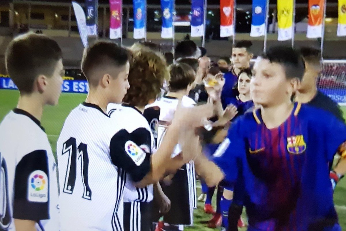 torneoFelipeF's tweet photo. Enhorabuena al @valenciacf y @FCBarcelona  que pudimos disfrutar en el @torneoFelipeF por su final en el Torneo de Arona de #LaLigaPromises https://t.co/SvGNzSiqfj