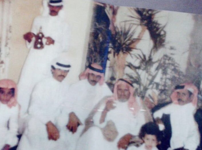 tala7bah's tweet photo. #طلاحبة_المجد
صورة قديمة لمحيا بن ثواب بن رضوان بن حصين رحمه الله يتوسط ابناءه حفظهم الله https://t.co/UKRYEwHaI1