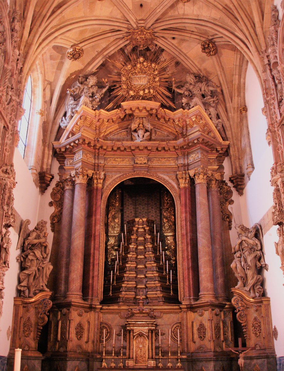 diana_therose's tweet photo. #igrejadesantacruz #mosteirodesantacruz #Coimbra #Portugal #Europe #igreja #church #travelphotography #trip #travel #travelgirl #travelgram #architecture #beautifuldestinations #beautifulconstructions #beautifulplace #architecturephotography #churchinterior #sacredart #antique https://t.co/RH2BTFrVgy