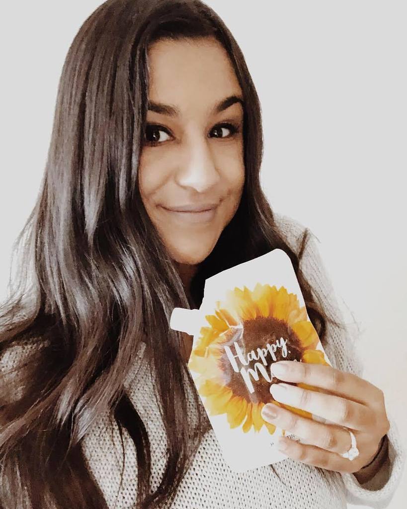 _happymane's tweet photo. There’s no better feeling than having soft, shiny, and hydrated hair 💁🏼🙋🏼🤗 Our natural hair mask contains a unique blend of coconut, sunflower, and jojoba oil that can be applied to dry hair at least 30 minutes before washing out 🌻✨ This helps pr… https://t.co/EsuN8MMzuD https://t.co/P7X7AGWIaY